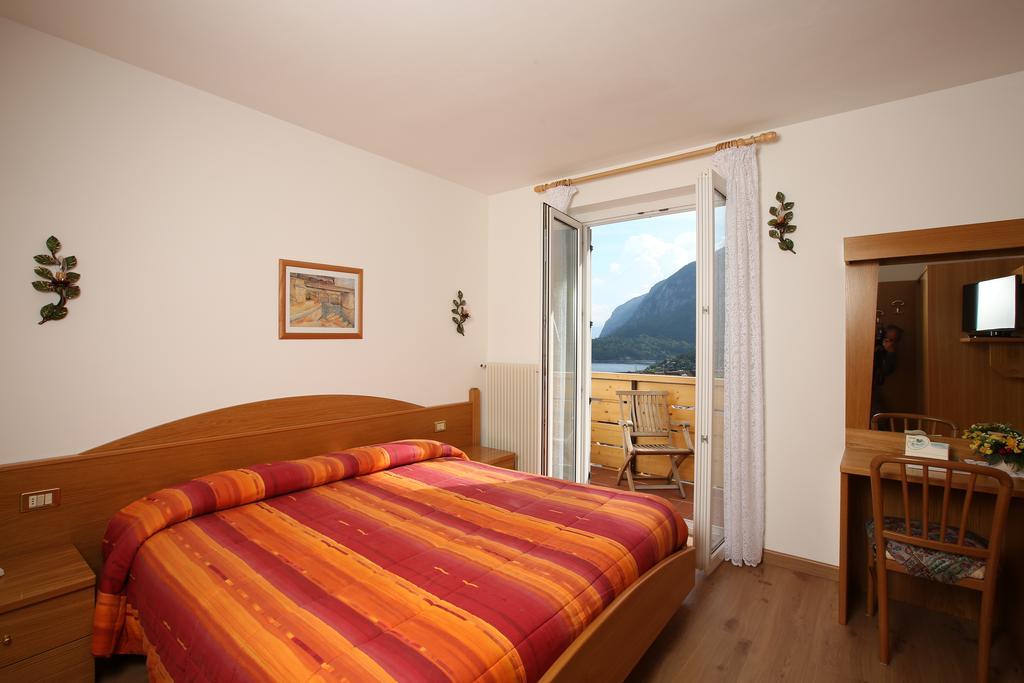 Hotel Garni Villanova โมลเวโน ภายนอก รูปภาพ