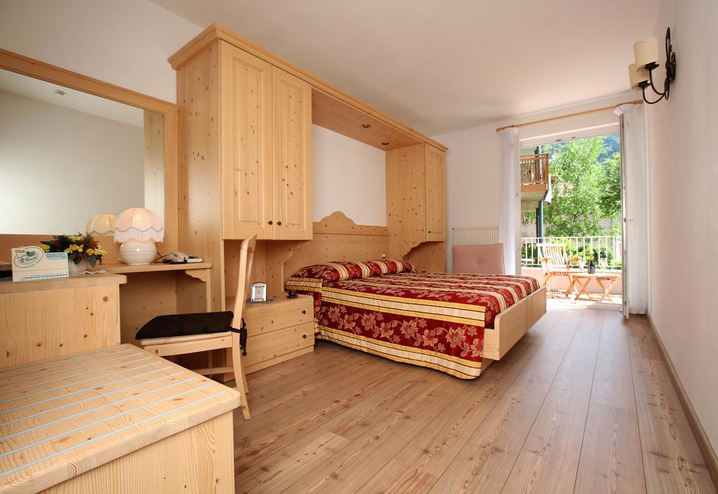 Hotel Garni Villanova โมลเวโน ภายนอก รูปภาพ